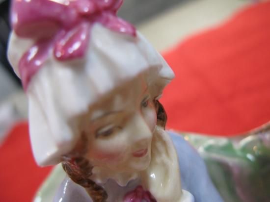 美品 ロイヤルドルトン フィギュリン アフタヌーンティー 即納！ 美品 ロイヤルドルトン フィギュリン アフタヌーンティー