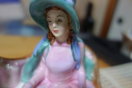 即納！ロイヤルドルトン フィギュリン アフタヌーンティー Royal