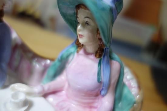 即納！ロイヤルドルトン フィギュリン アフタヌーンティー Royal