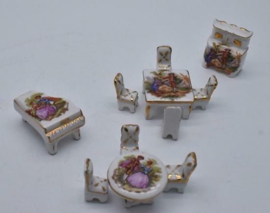 即納 アンティーク ミニチュア Limoges フランス 銘陶リモージュの 恋人達 絵の可愛いミニチュア とても小さな家具セット 置物 ビスクドール アンティークの通販店舗 ワールドドール