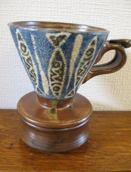 即納 沖縄県認定工芸士 陶芸工房 かみや ハンドメイド コーヒードリッパー 下敷付 魚柄 フィッシュデザイン 手作り 琉球陶芸 アーティスト作 ビスクドール アンティークの通販店舗 ワールドドール 即納 沖縄県認定工芸士 陶芸工房 かみや ハンドメイド コーヒードリッパー 下敷付 魚柄 フィッシュデザイン 手作り 琉球陶芸 アーティスト作 ビスクドール アンティークの通販店舗 ワールドドール