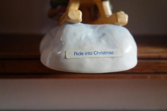クリスマスに乗る　＃396　No.4　★フンメル　ドイツゲーベル　ヴィンテージ Hummel Goebel Ride into Christmas Boy on sled # 396 – German
