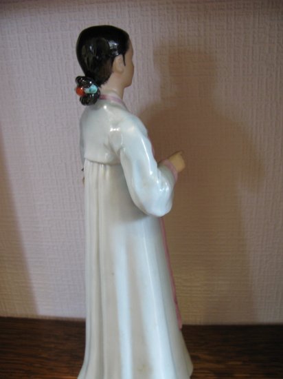 即納！韓国ソウルの陶磁器 ROYAL SEOUL チマチョゴリを着た女性2体 置物 朝鮮人形 韓国 - ビスクドール |  アンティークの通販店舗【ワールドドール】