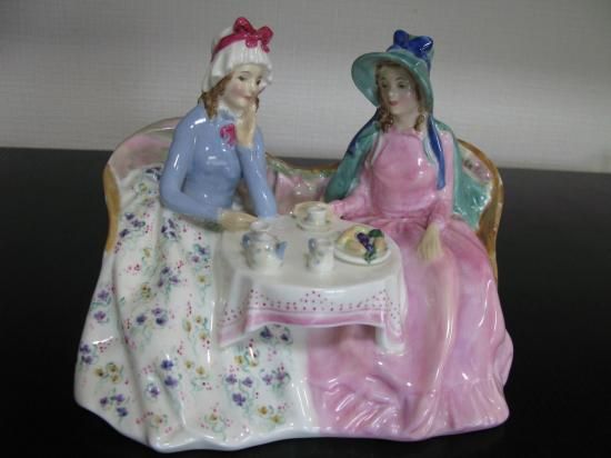 ロイヤルドルトン フィギュリン アフタヌーンティー 陶器 陶人形 置物