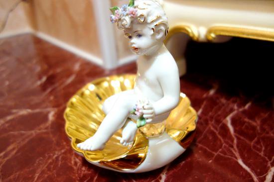 美品 イタリア 天使 カポディモンテ 陶磁器 貝に座った少年 イタリー 