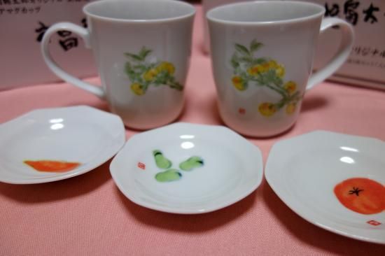 新品 ３点セット 織と染十周年記念 片岡鶴太郎 吉祥葡萄文 桐箱 小物 4731 即納！ 片岡鶴太郎オリジナル 美濃焼 ペアマグカップ 福来みかん 八角