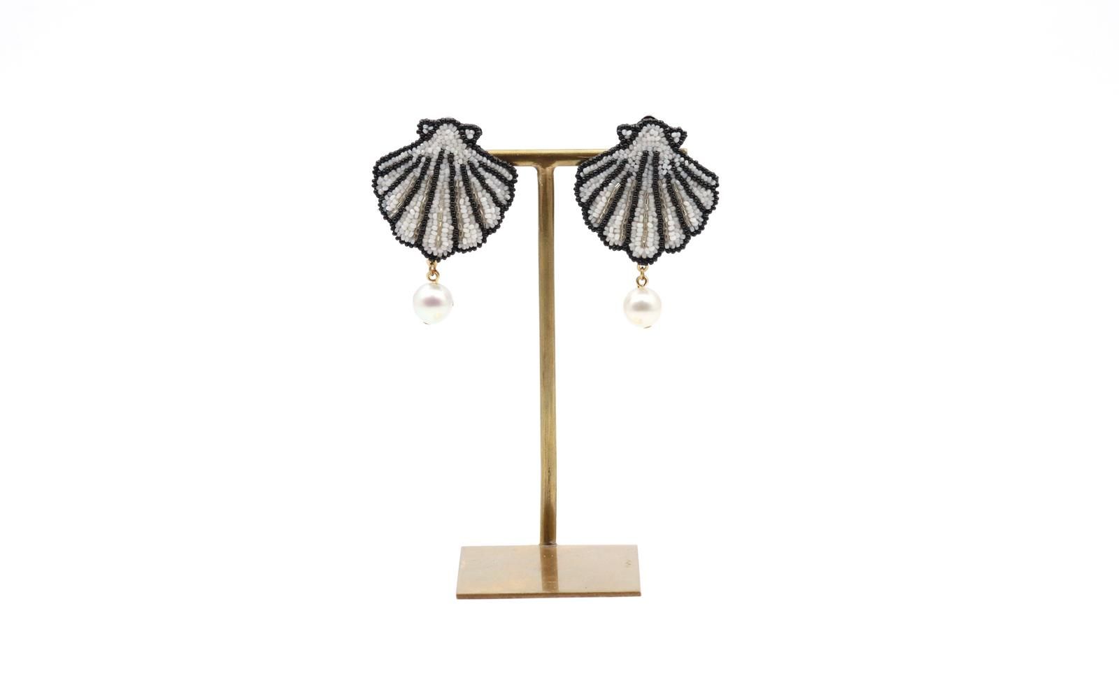 【みこし】雨氣 貝殻イヤリングとワンピース 空色貝のピアス／イヤリング（青空） イヤリング