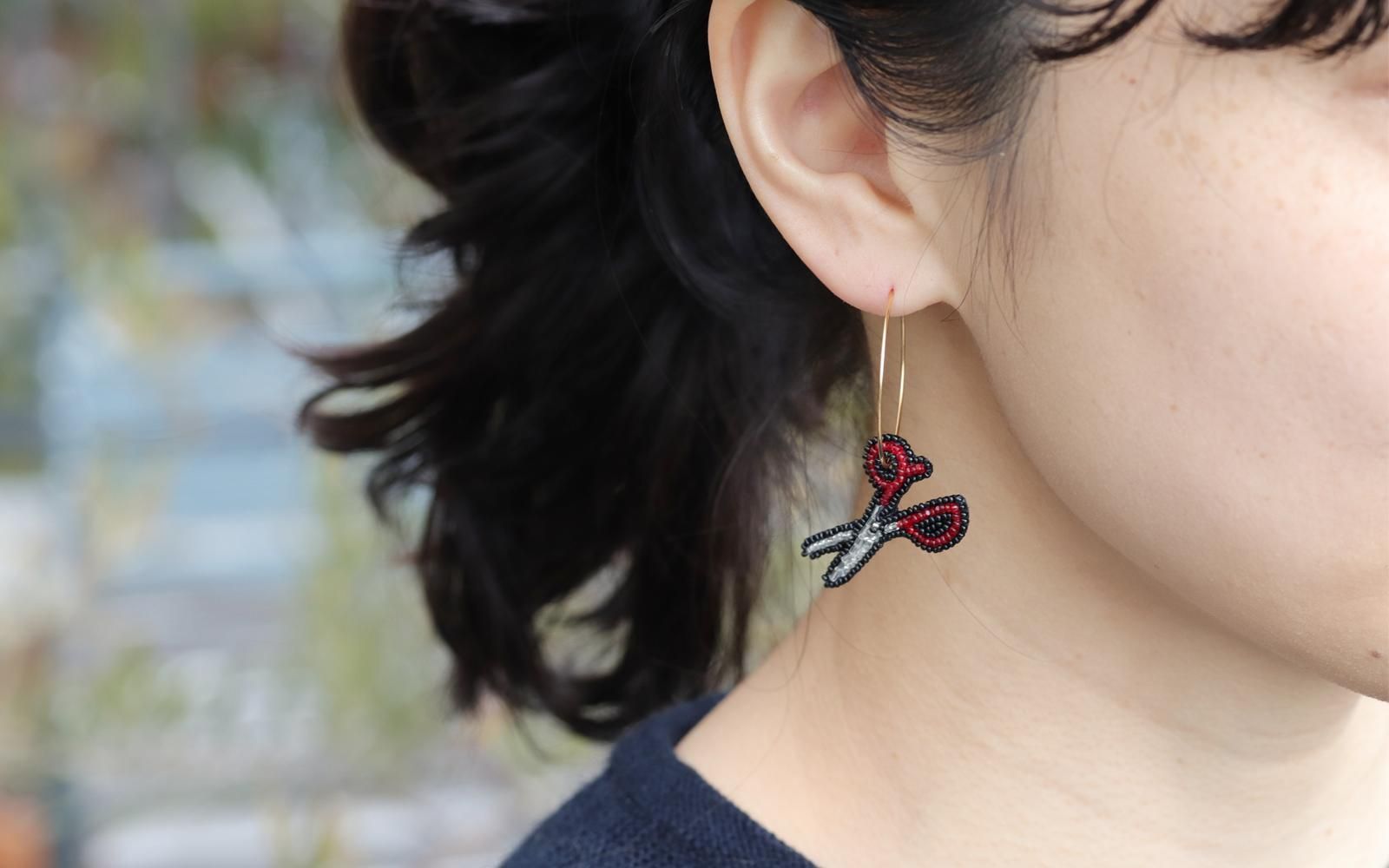 糸とハサミ ピアス（両耳） - WEB SHOP | maison des perles