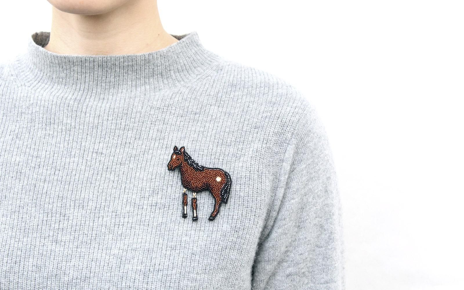 grosse 馬と鍵のデザインブローチ 馬 ブローチ - WEB SHOP | maison des perles｜メゾン・デ・ ペルル