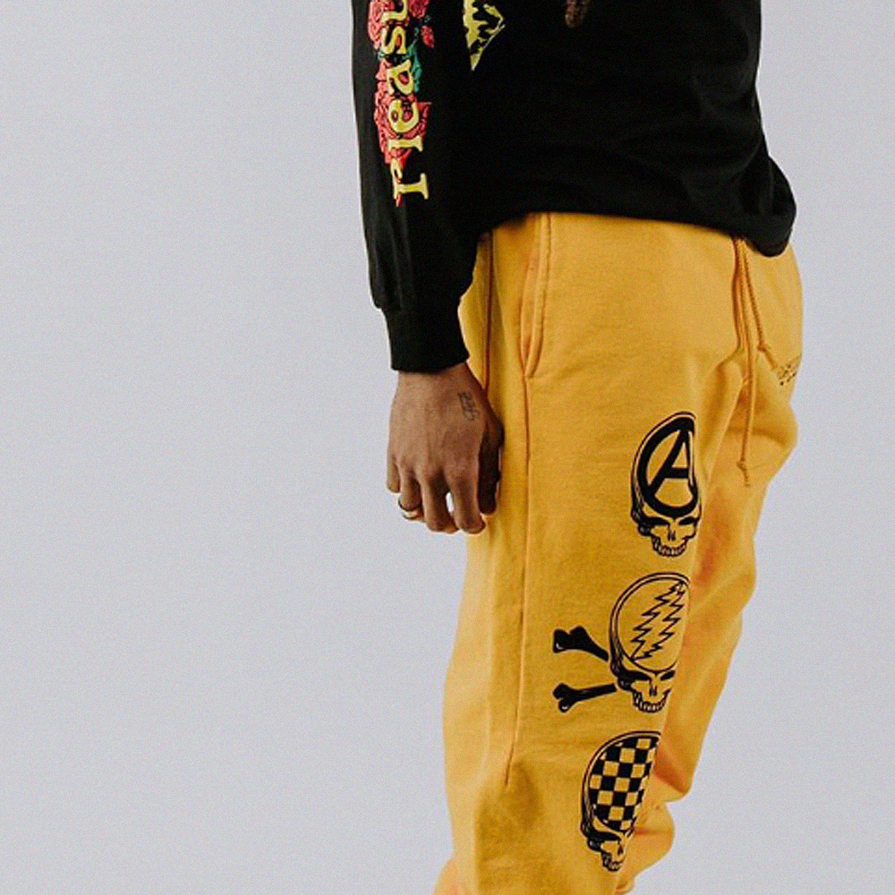 PLEASURES × THE GRATEFUL DEAD(プレジャーズ)商品ページ - Grateful Dead Crew Premium  Sweatpants - Yellow-Gold - VENTURER(ベンチュラー)