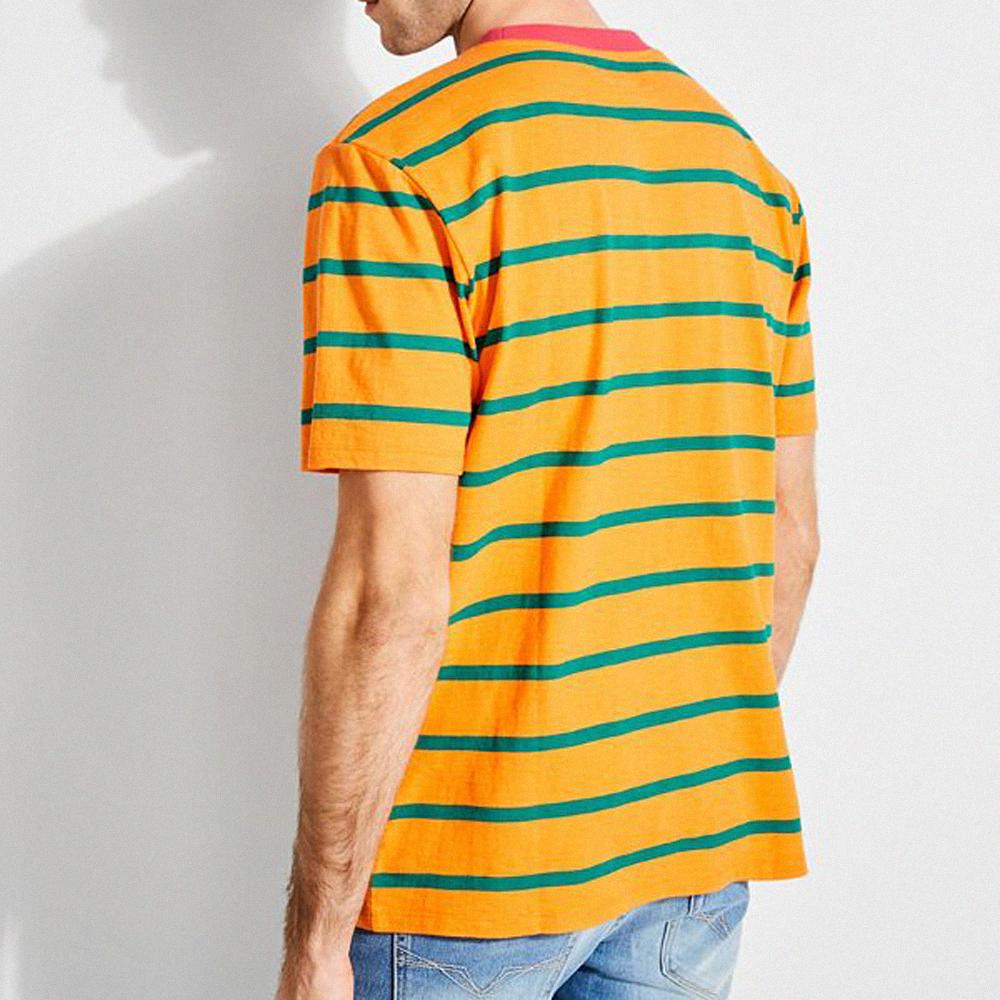 GUESS x J.BALVIN(ゲス×J.バルヴィン)商品ページ - Vibras Tour Stripe Tee - Vibras-Orange  - VENTURER(ベンチュラー)