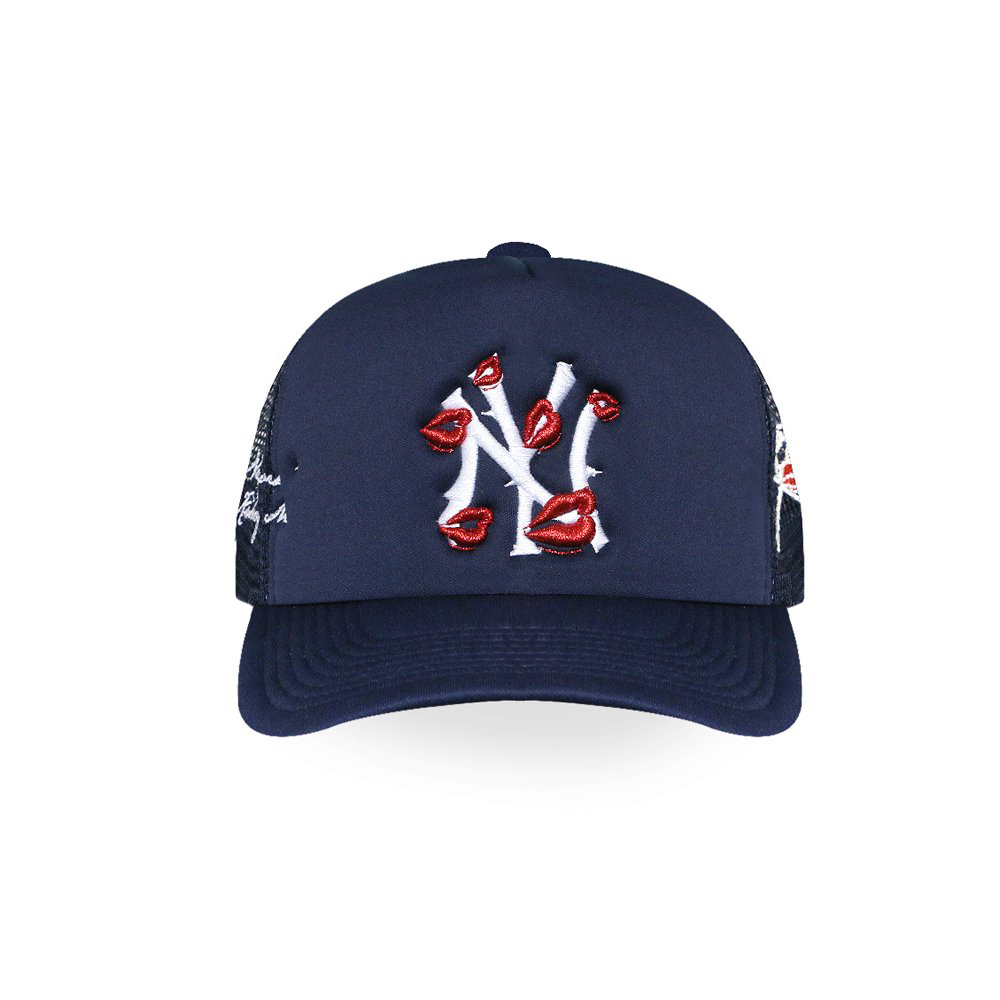 LA ROPA NY Is Kissing Me Trucker Hat - キャップ