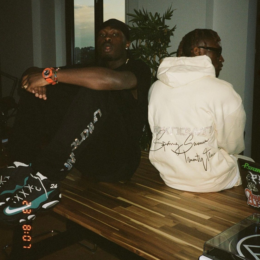 UNKNOWN アンノウン / Script Logo Rhinestone Hoodie UNKNOWN LONDON(アンノウン・ロンドン)商品ページ - Signature