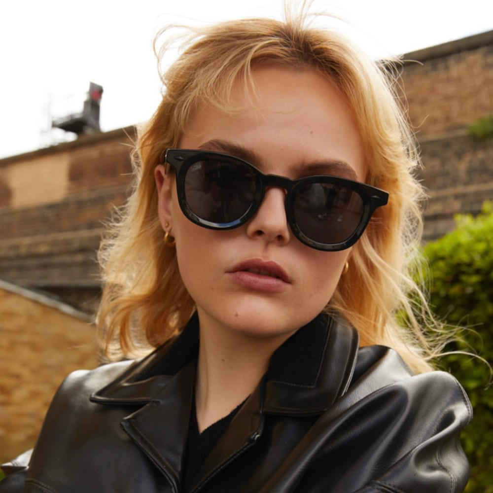 AKILA LA (アキラ・エルエー) 商品ページ - Luna Sunglasses - Black