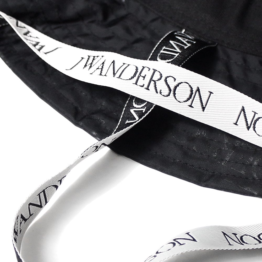 JW ANDERSON(ジェイ ダブリュー アンダーソン)商品ページ - Logo JW ANDERSON(ジェイ ダブリュー アンダーソン)商品ページ - Logo