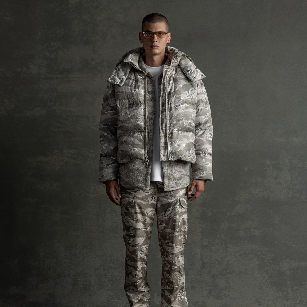 STAMPD(スタンプド)商品ページ - Cropped Puffer Jacket - Digital-Tiger-Camo -  VENTURER(ベンチュラー)