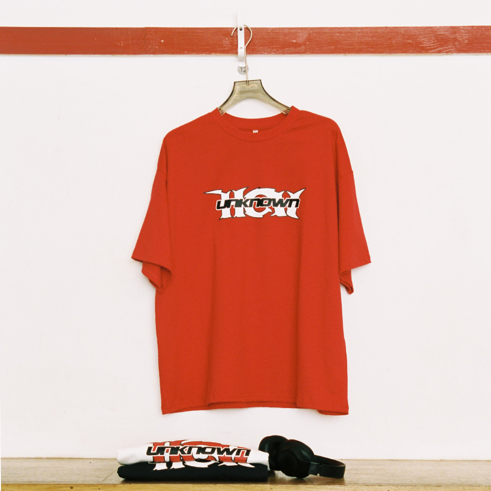 UNKNOWN アンノウン / HCW Logo Printed Tee UNKNOWN LONDON(アンノウン・ロンドン)商品ページ - HCW Logo
