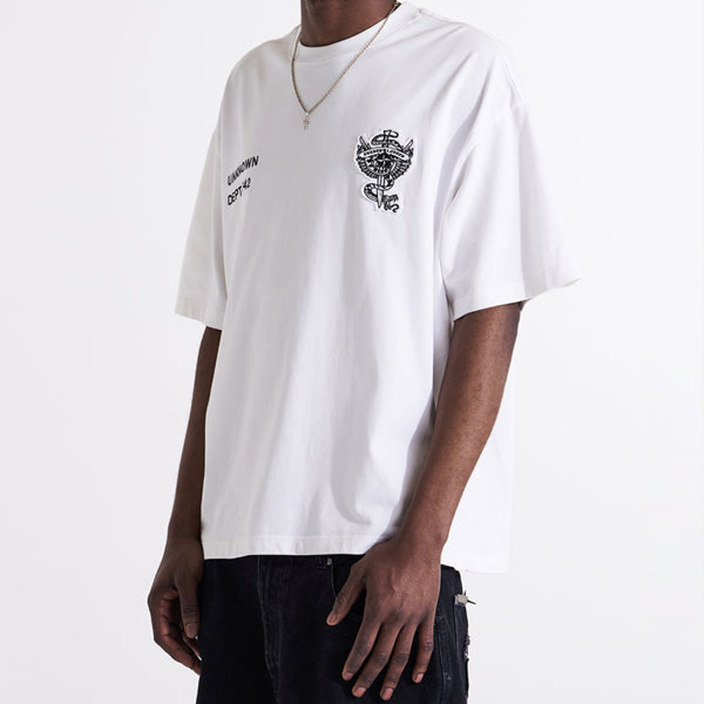 【すぐ届く】UNKNOWN LONDON ゴシック アンノウン ロゴ T シャツ UNKNOWN LONDON/アンノウンロンドン/MONSTER DAGGER GRAPHIC TEE
