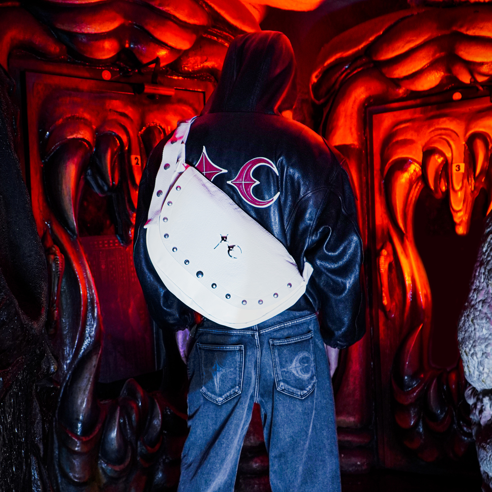 THUG CLUB(サグ・クラブ)商品ページ - Dragon Messanger Bag THUG CLUB(サグ・クラブ)商品ページ - Dragon Messanger Bag