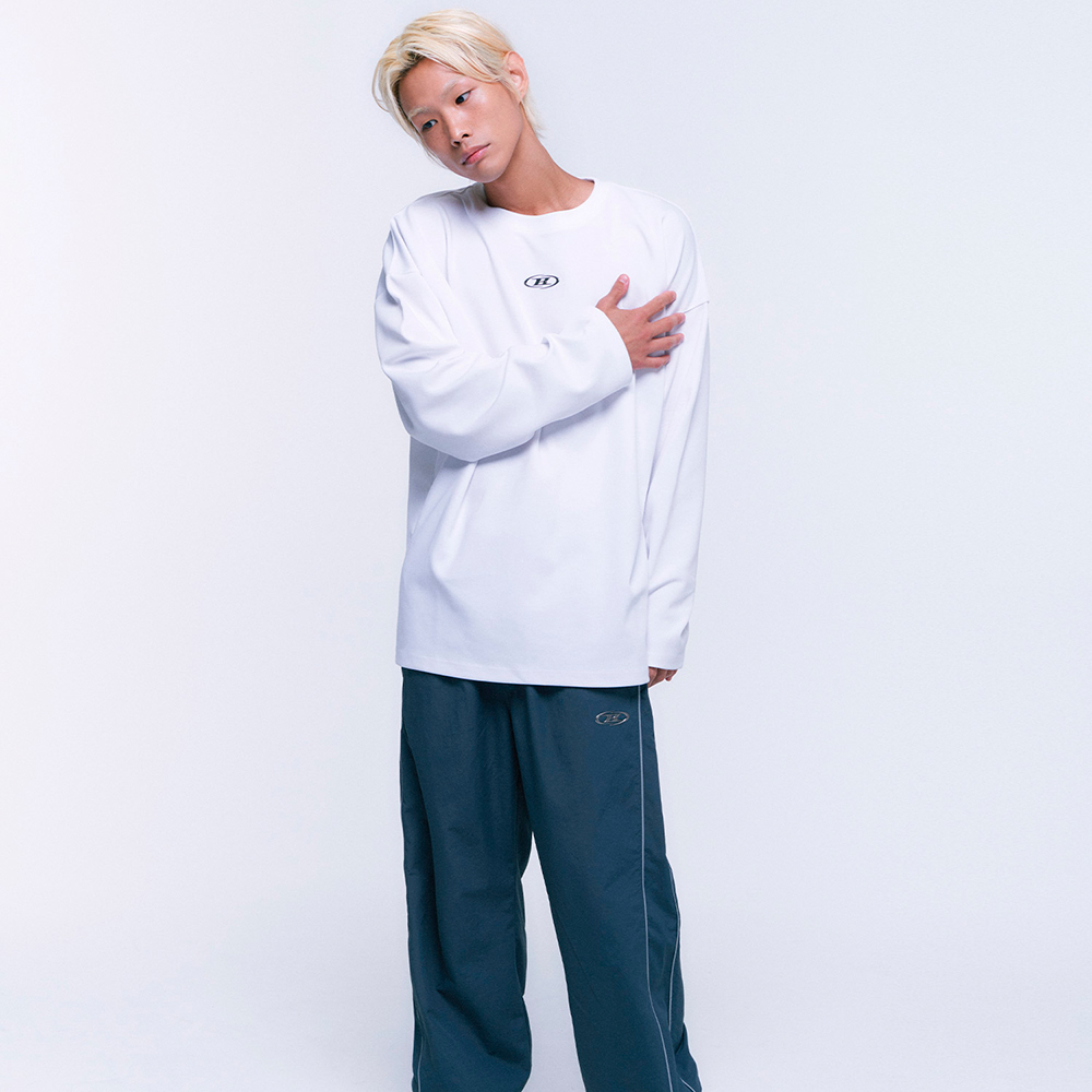 【BORN TO WIN】ボーン・トゥー・ウィン/Silver B ロンT 韓国発 BORN TO WIN(ボーン・トゥ・ウィン)商品ページ - Silver B Over