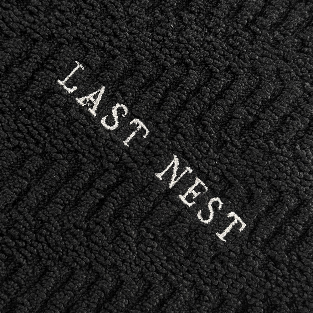LAST NEST(ラストネスト)商品ページ - Logo Emb Knit Vest