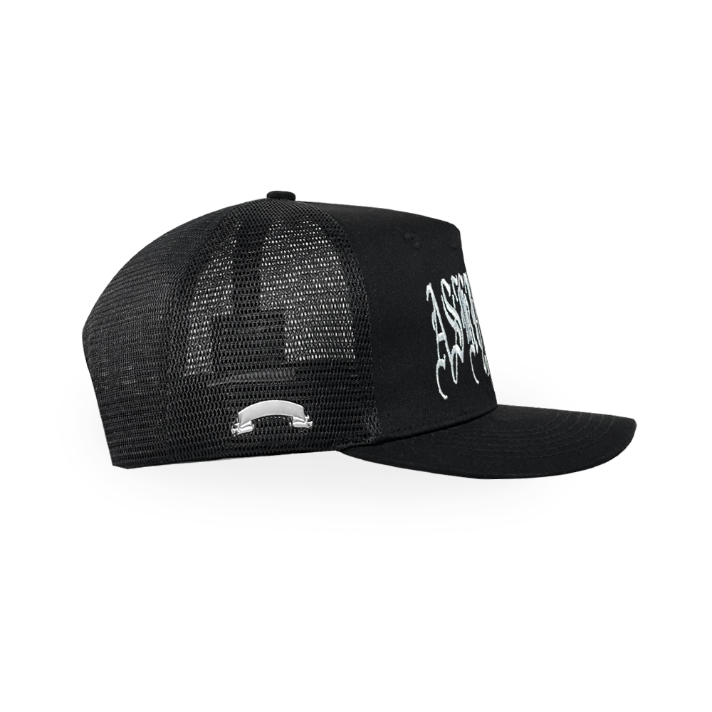 ASKYURSELF (アスクユアセルフ)商品ページ - Goth Logo Trucker