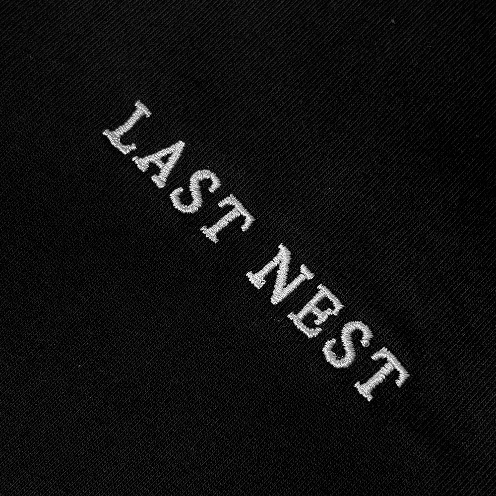 last nest ロンT ラストネスト LAST NEST Logo Emb Henry Neck （Black） -FASCINATE