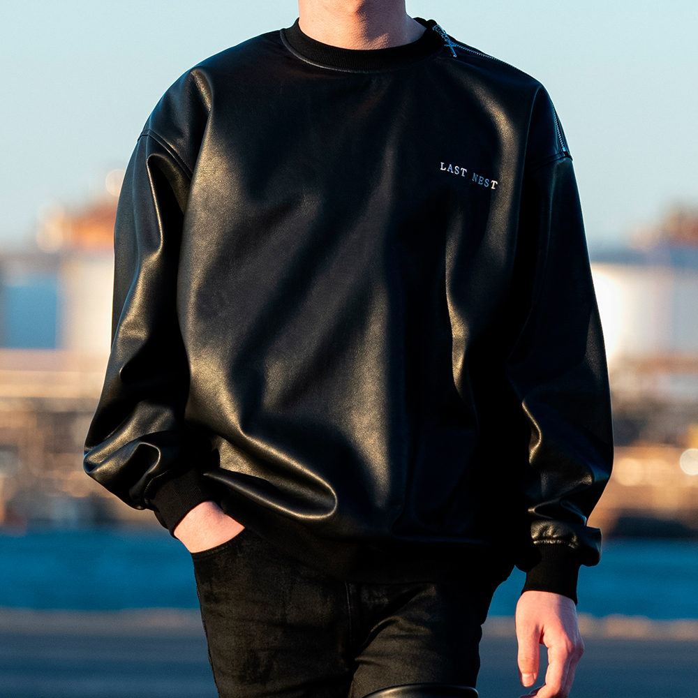 POPUP限定・未使用　LAST NEST　ラストネスト　別注 スウェット　M LAST NEST(ラストネスト)商品ページ - Faux Leather Crewneck