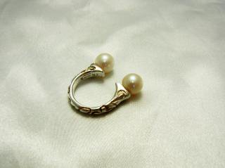 Pearls look into ring