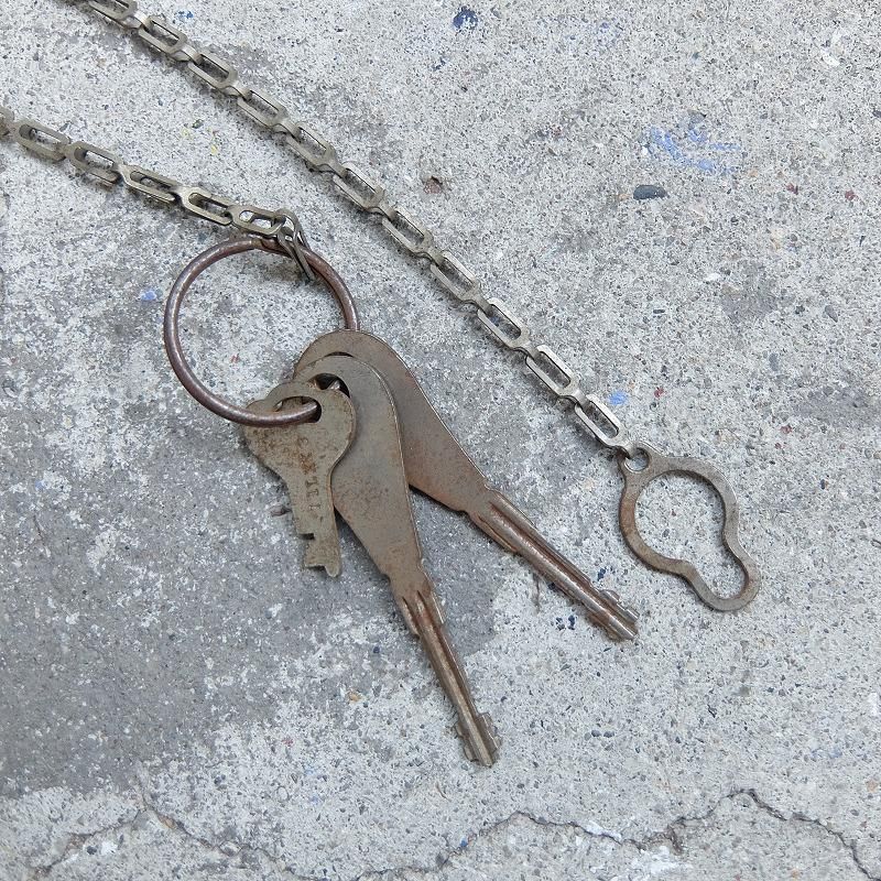 1900's Key & Chain