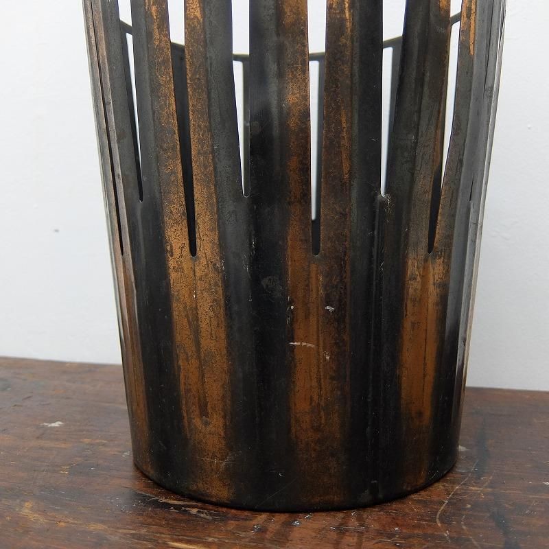 ERIE ART METAL CO. Trash Can