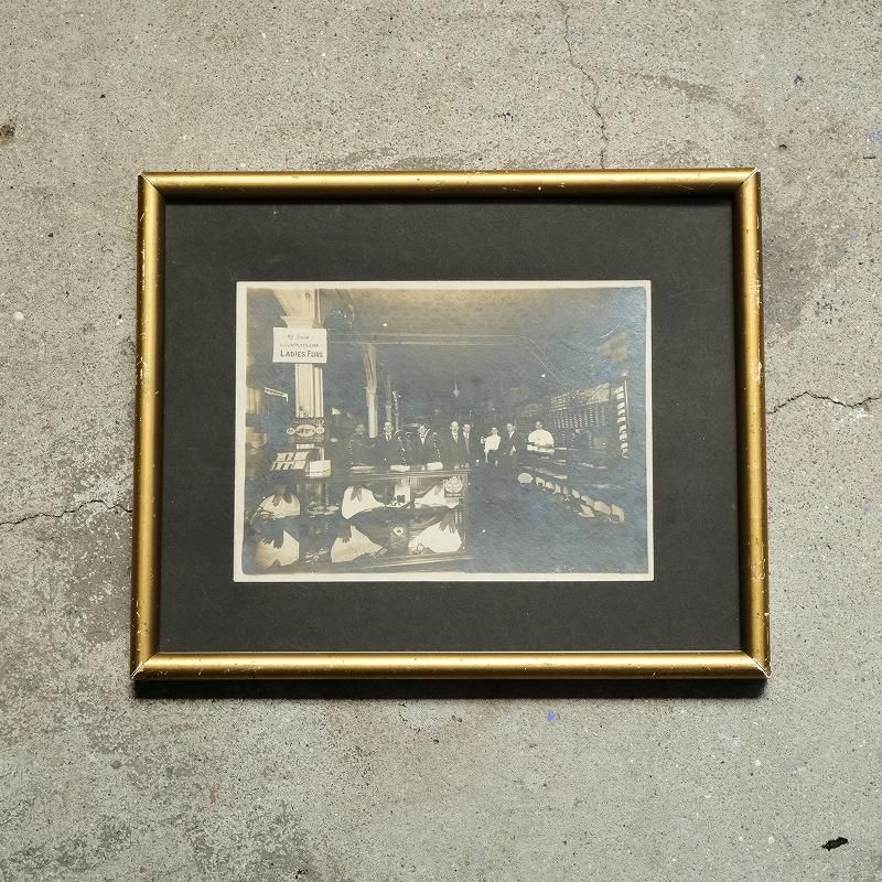 ANTIQUE CLOTHES SHOP PHOTO