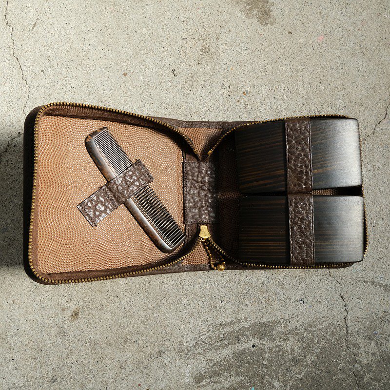 LEATHER TRAVEL POUCH