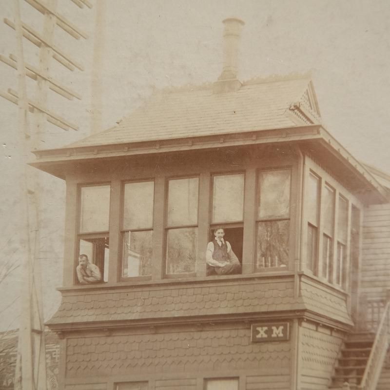 ANTIQUE PHOTO (MEN,HOUSE)