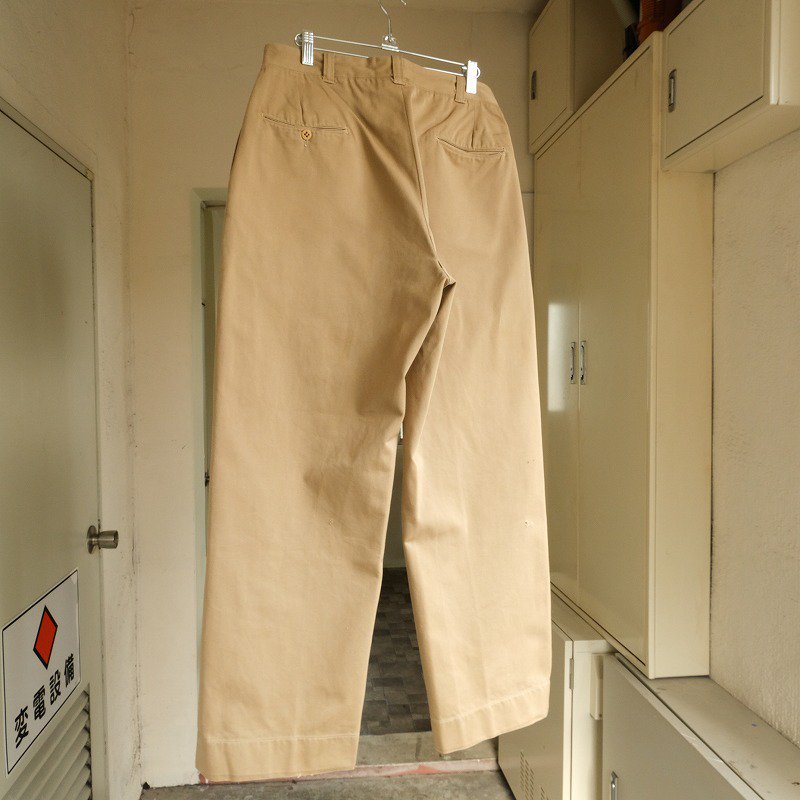 ABERCROMBIE & FITCH CO. CHINO TROUSERS