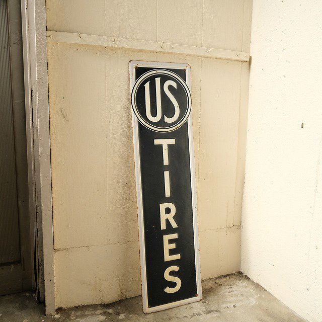 US TIRES SIGN