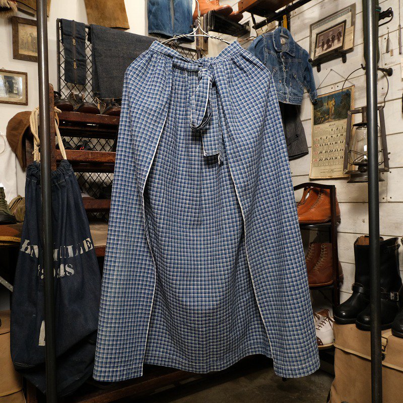 ANTIQUE INDIGO CHECK APRON