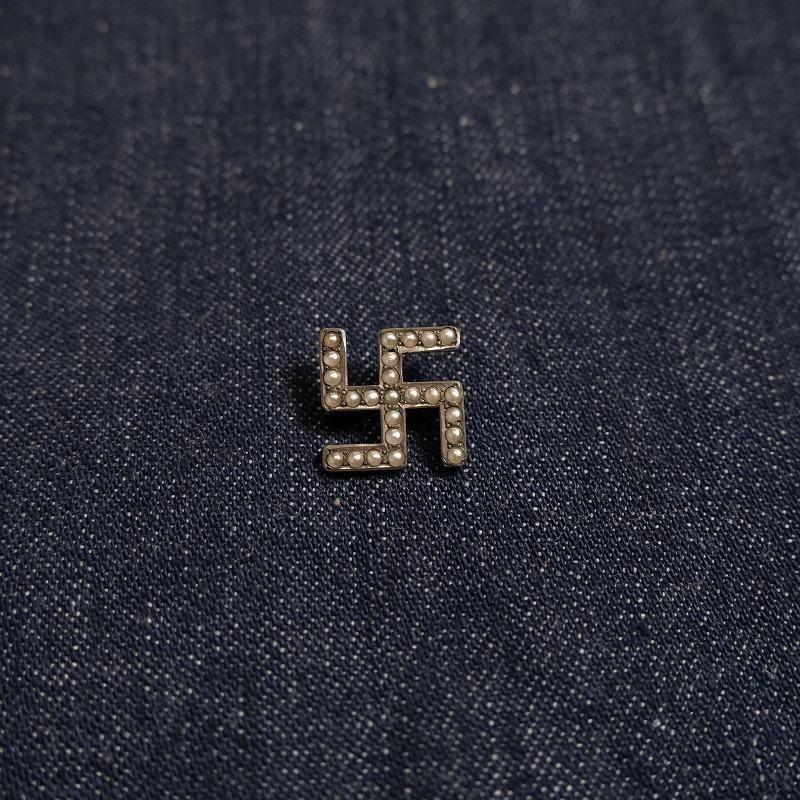 1940's SWASTIKA PIN