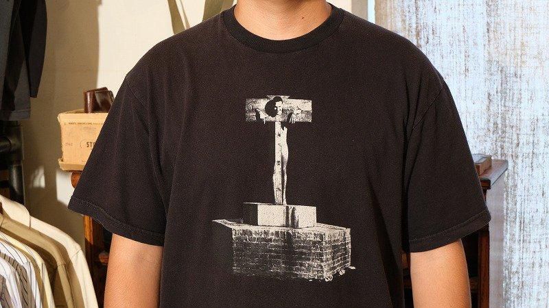 2000's A MAN IN GALLOWS T-SHIRT