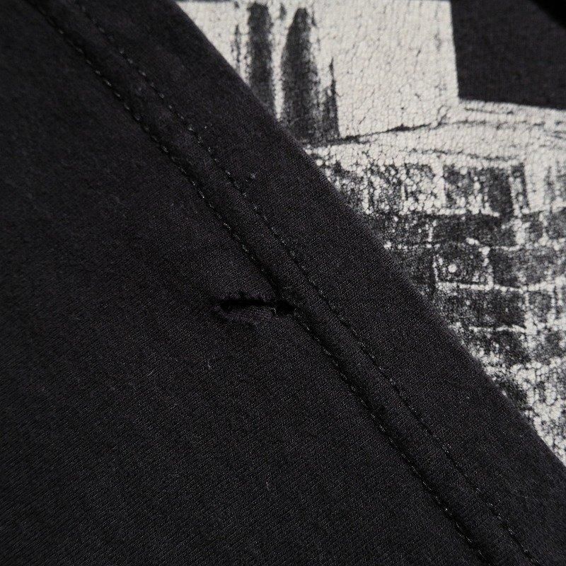 2000's A MAN IN GALLOWS T-SHIRT