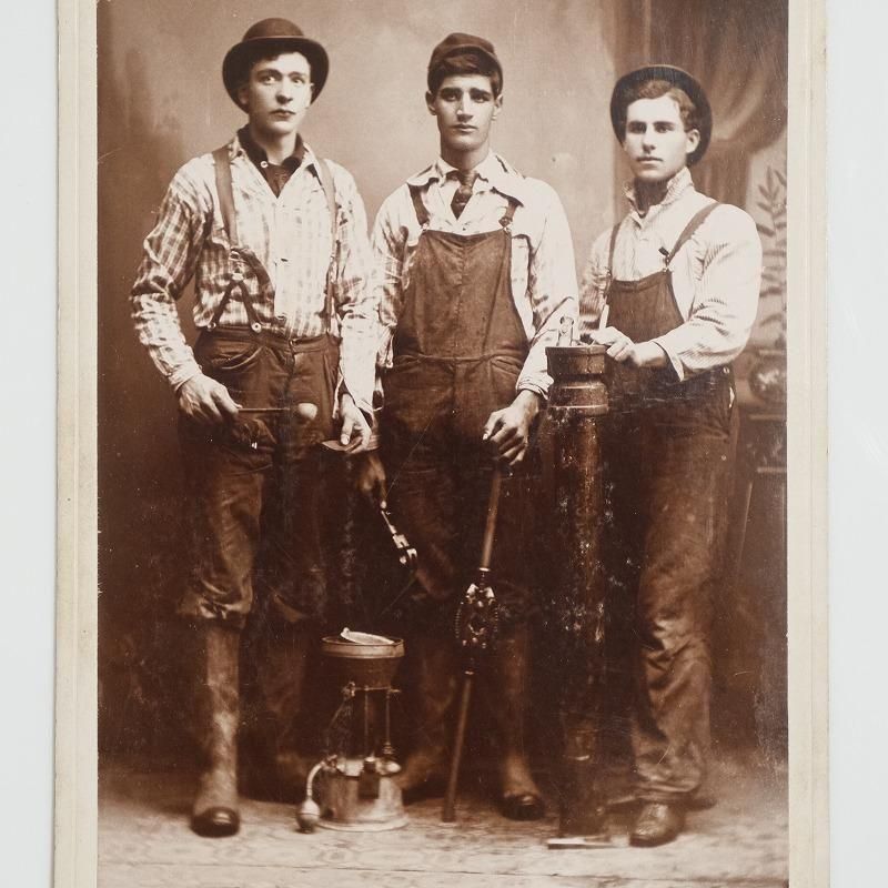 1900's WORKER PHOTO
