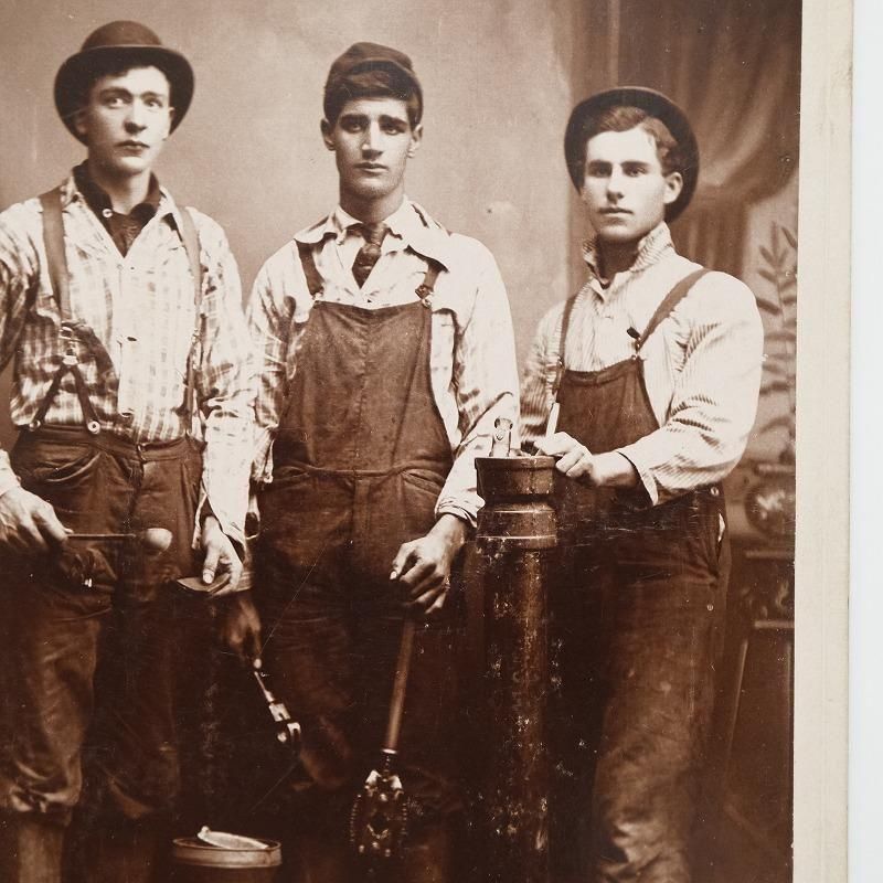 1900's WORKER PHOTO
