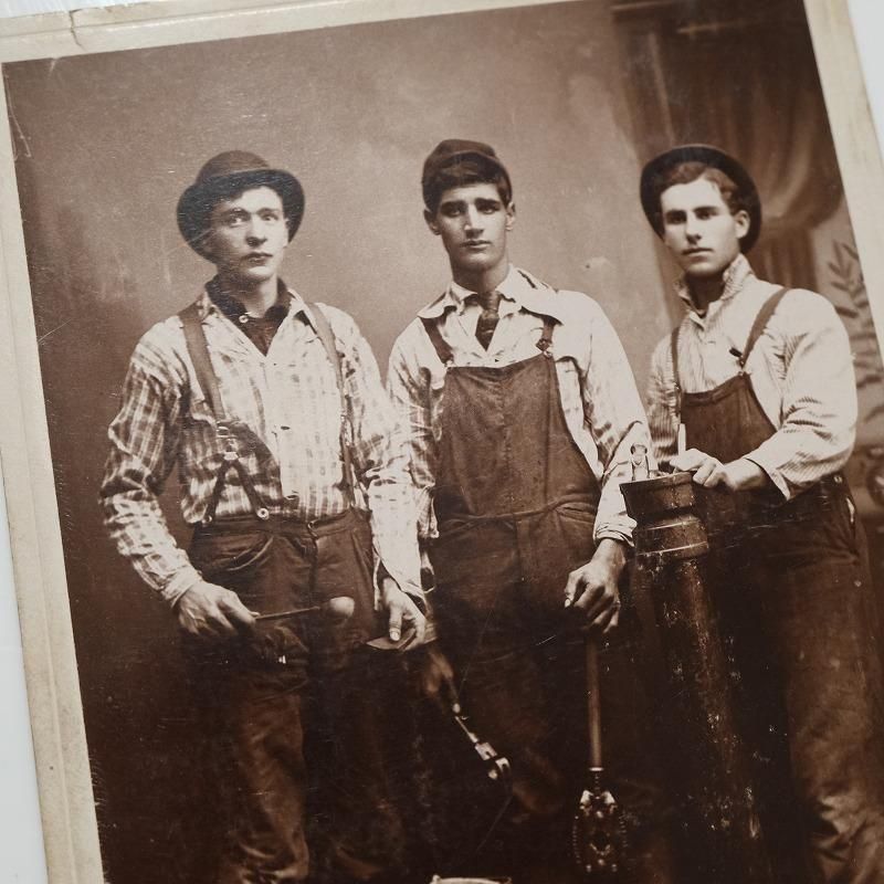 1900's WORKER PHOTO