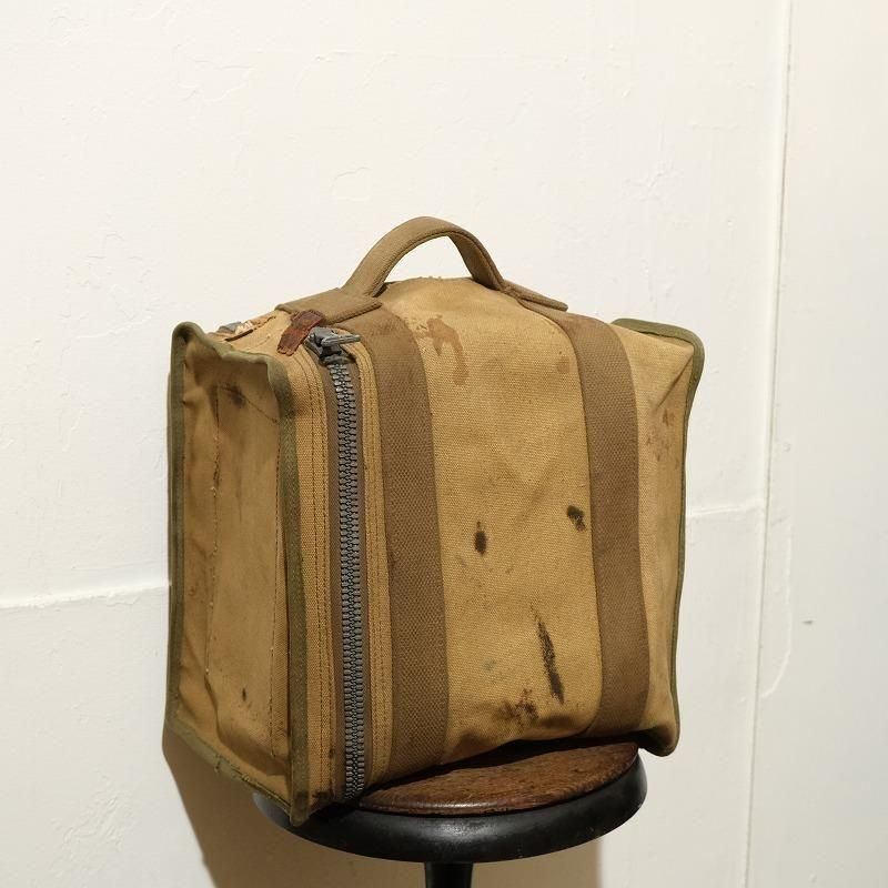 1940's U.S.MILITARY CROWN ZIPER BAG