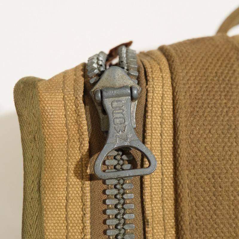 1940's U.S.MILITARY CROWN ZIPER BAG