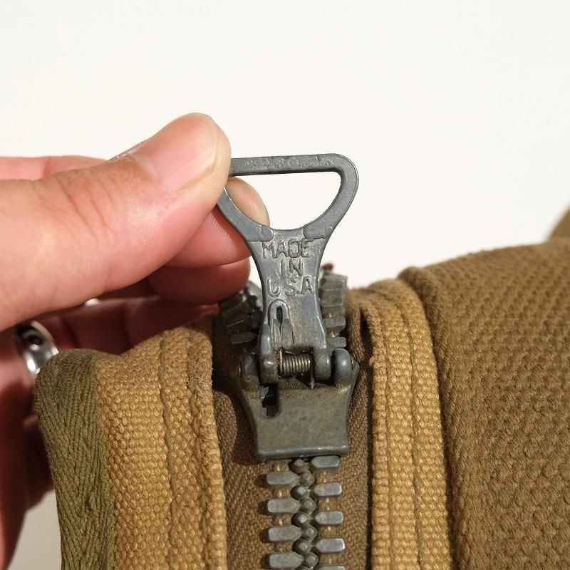 1940's U.S.MILITARY CROWN ZIPER BAG