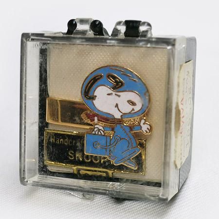 Aviva社のスヌーピーアストロノーツタイピンです Aviva社のスヌーピーアストロノーツタイピンです