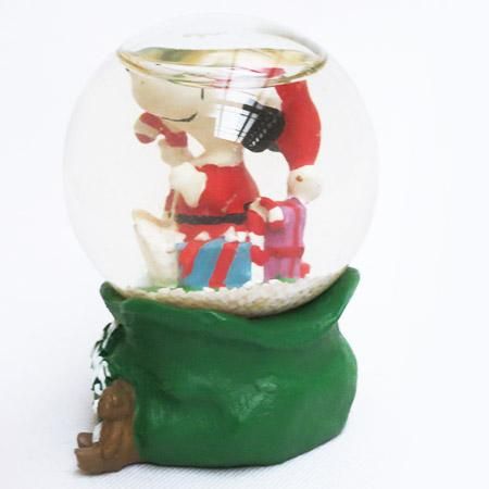 スヌーピークリスマススノードームです