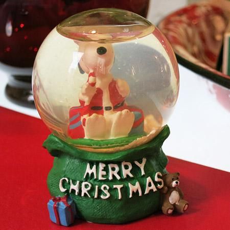 スヌーピークリスマススノードームです