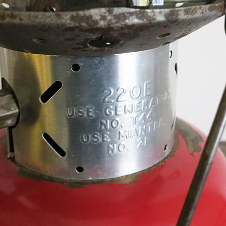 オールドコールマンランタン、220Eモデル、レッドカラー、1965年 オールドコールマンランタン、220Eモデル、レッドカラー、1965年
